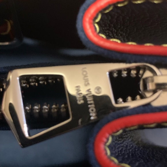 Louis Vuitton EPI Twist tote - Picture 11 of 17